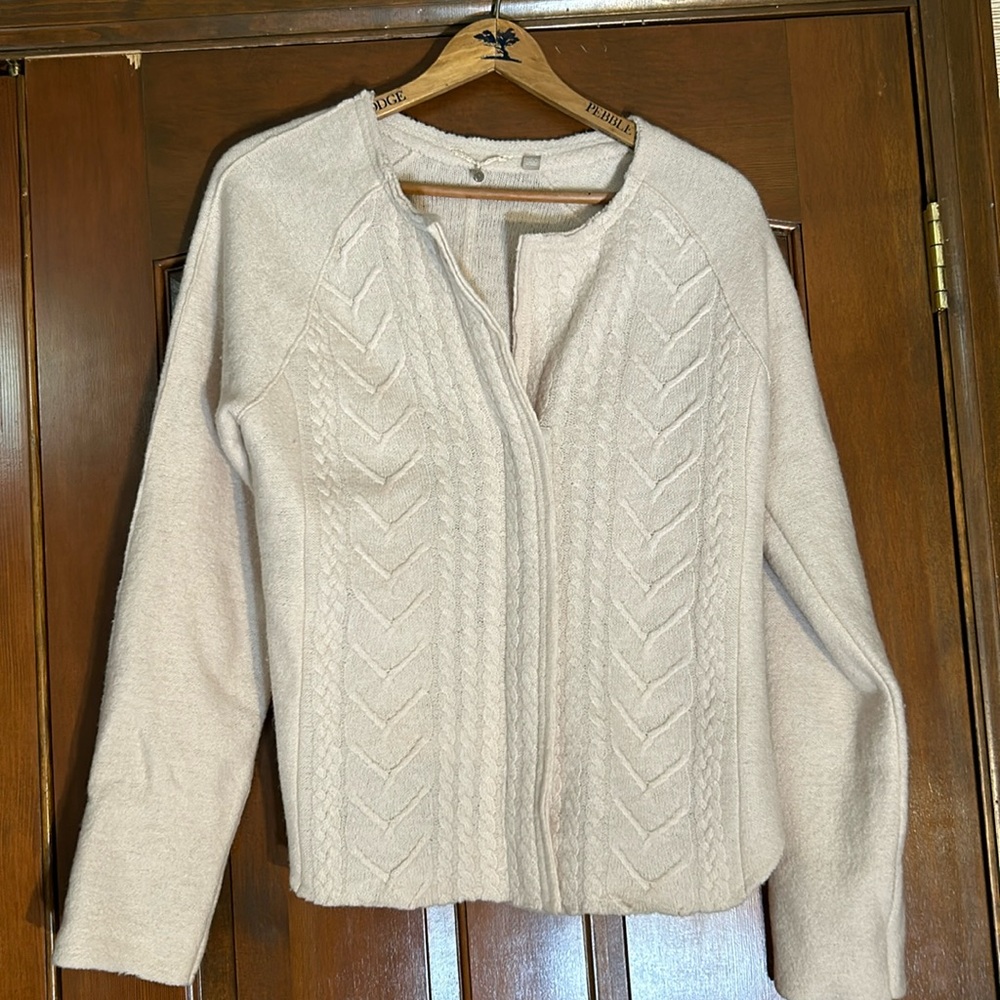 Knitted and Knotted cream colored Wool Sweater Size L